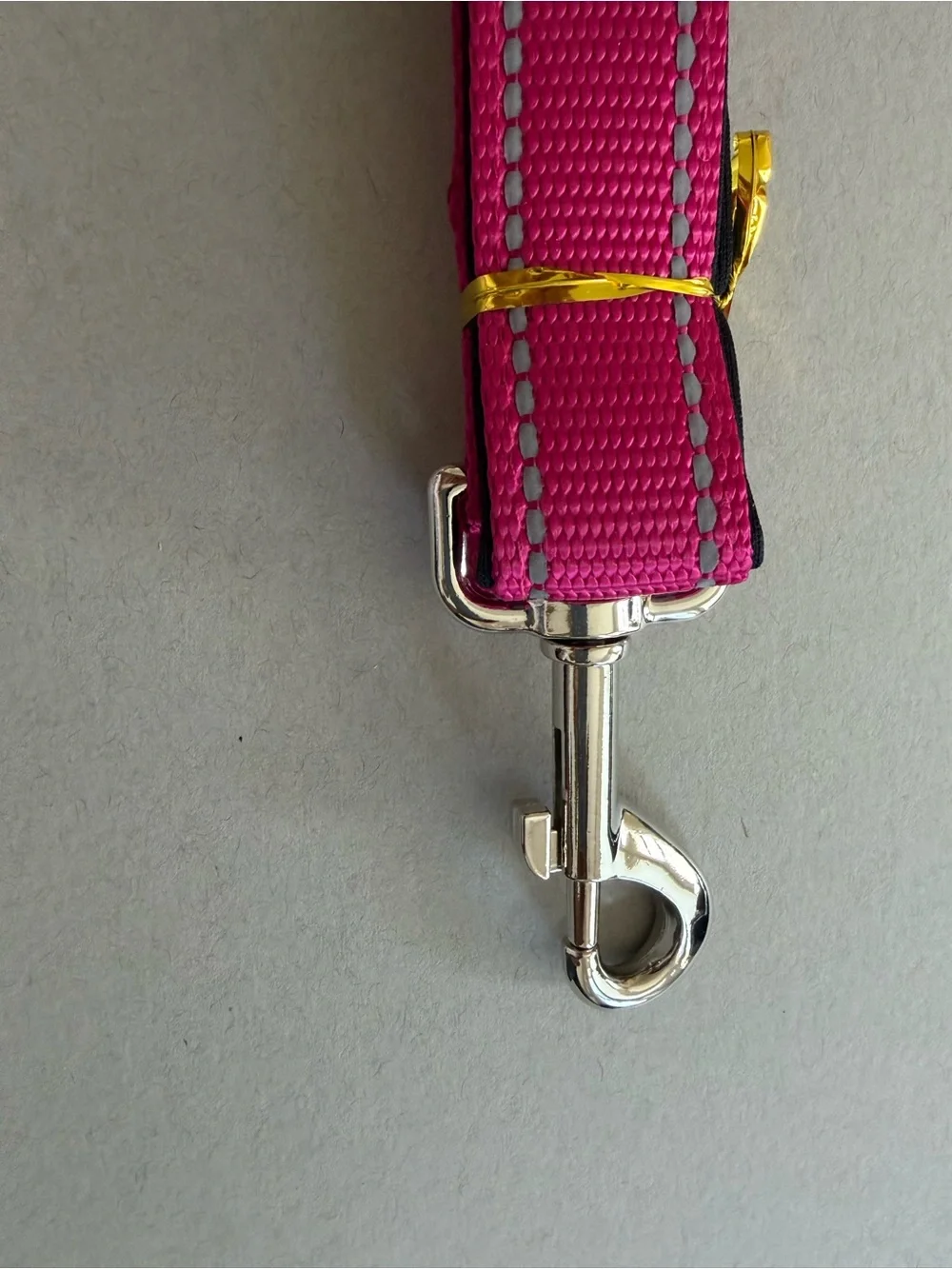 Pink 4 FT Nylon Dog Leash w/Silver Clip, Reflective Stitching & Padded Handle.